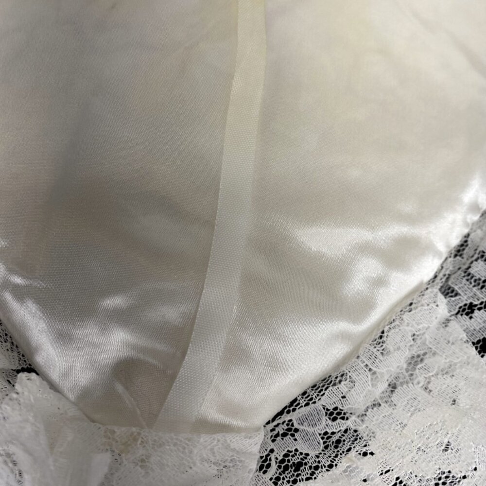SATIN RING PILLOW -- Vintage 1980, Elastic Hold Strap, Ring Ties, Lace Doily - Picture 13 of 13